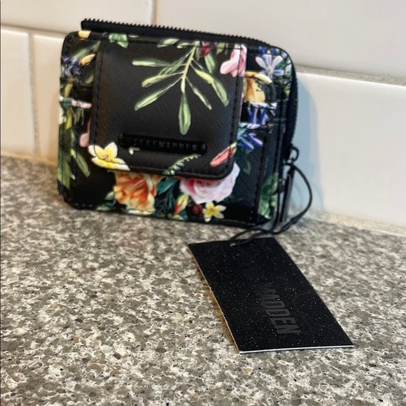 NWT Steve Madden Black Floral Wallet - Picture 1 of 5